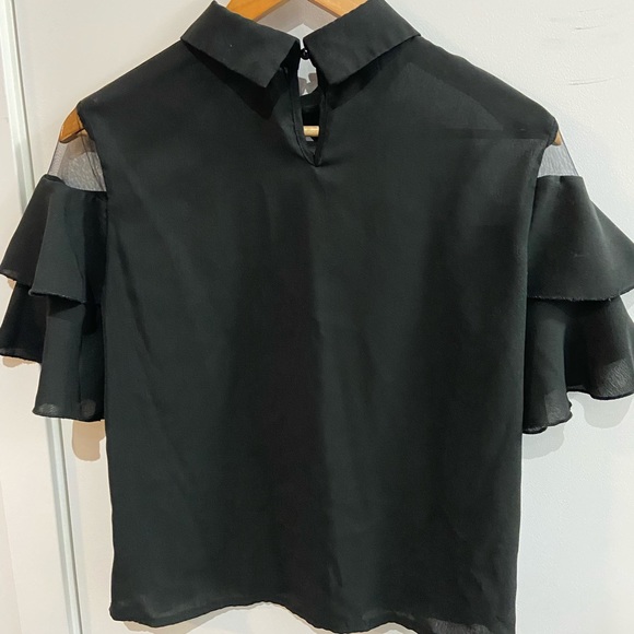 Black frill top with a net - Picture 3 of 3